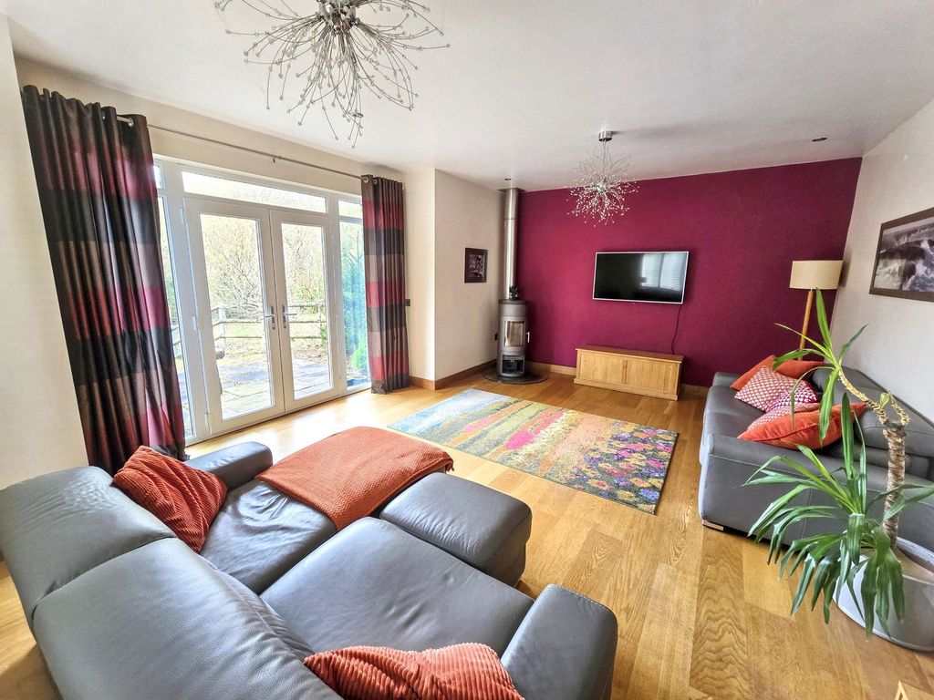 Property photo 2 of 21