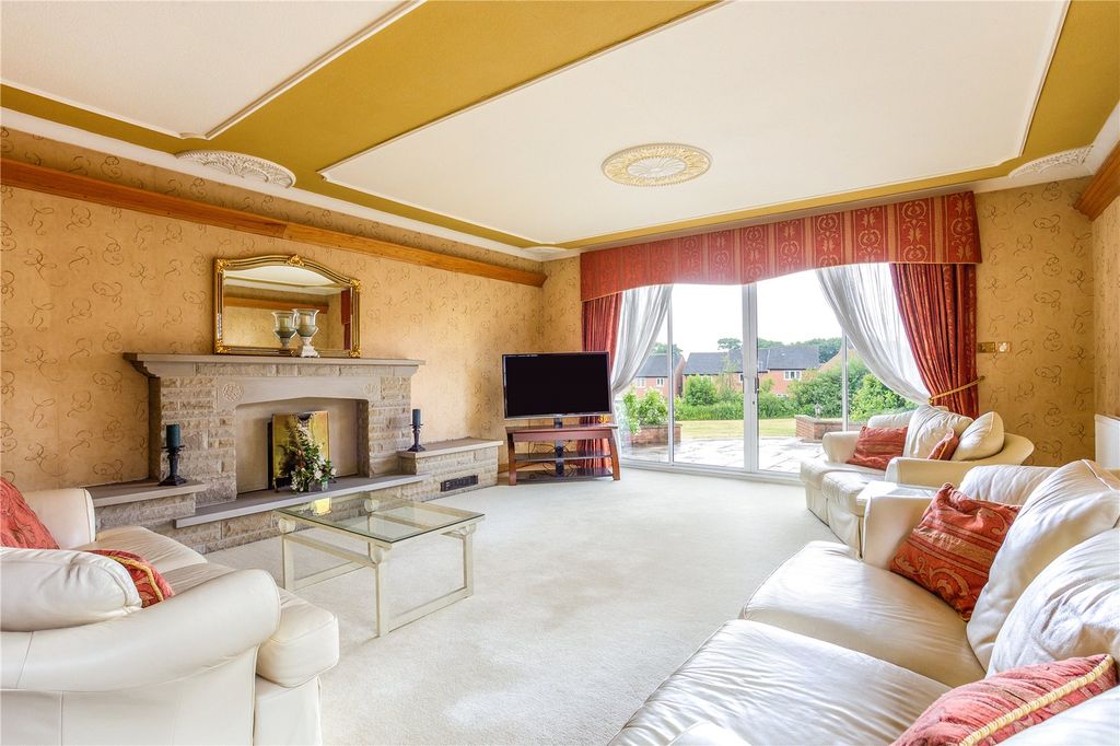 Property photo 3 of 15 Sitting Room