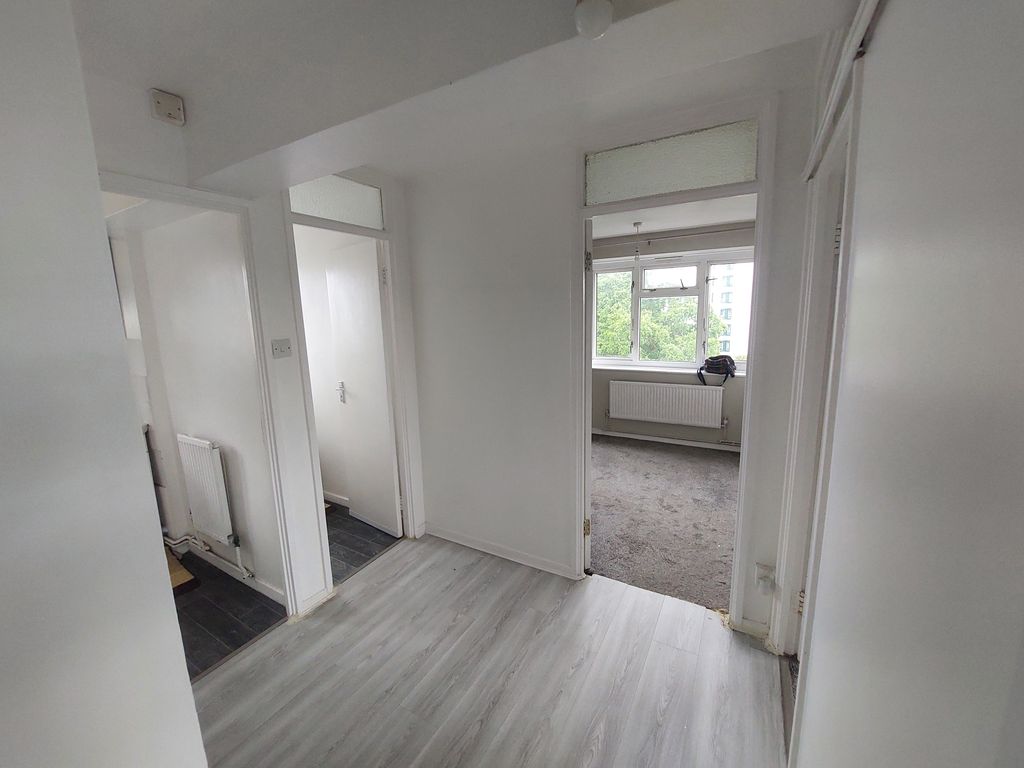 Property photo 3 of 14 Hallway