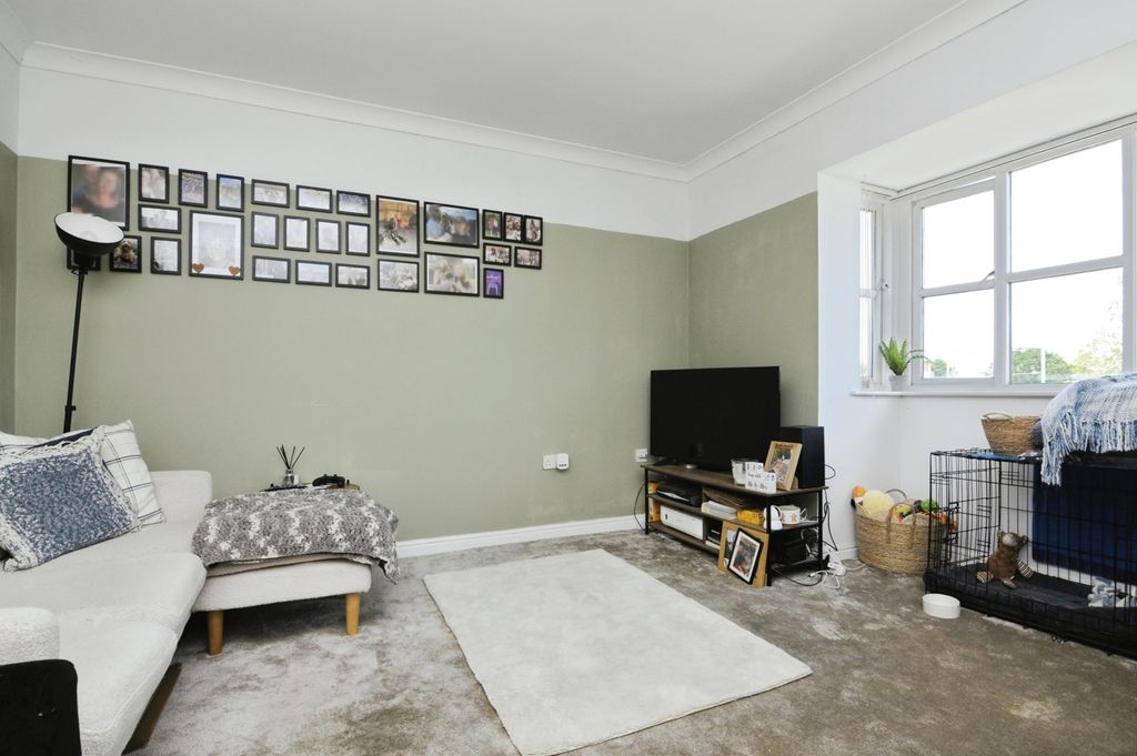 Property photo 2 of 11 Photo