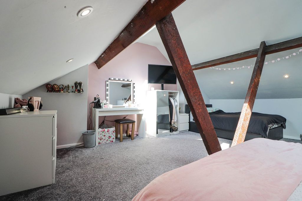 Property photo 3 of 22 Attic Room