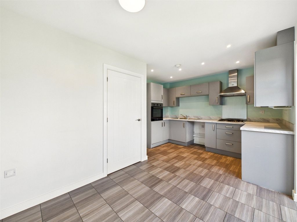 Property photo 3 of 12 3 - Picture No. 14