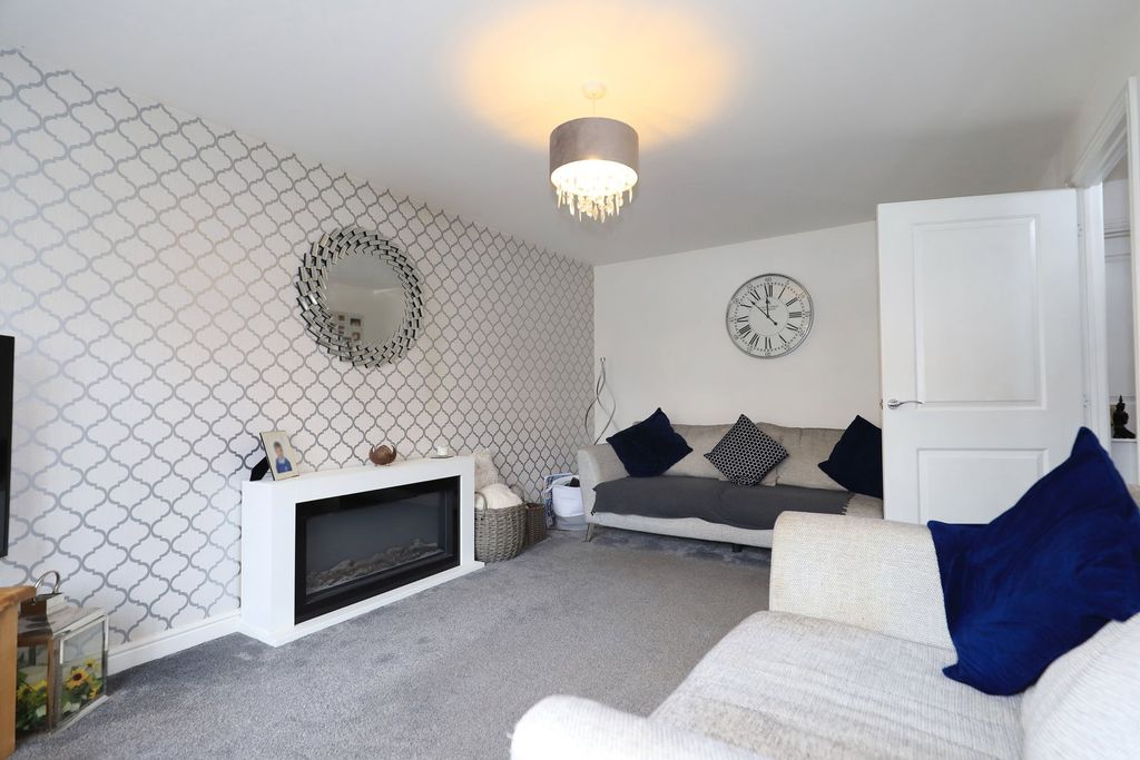 Property photo 2 of 25