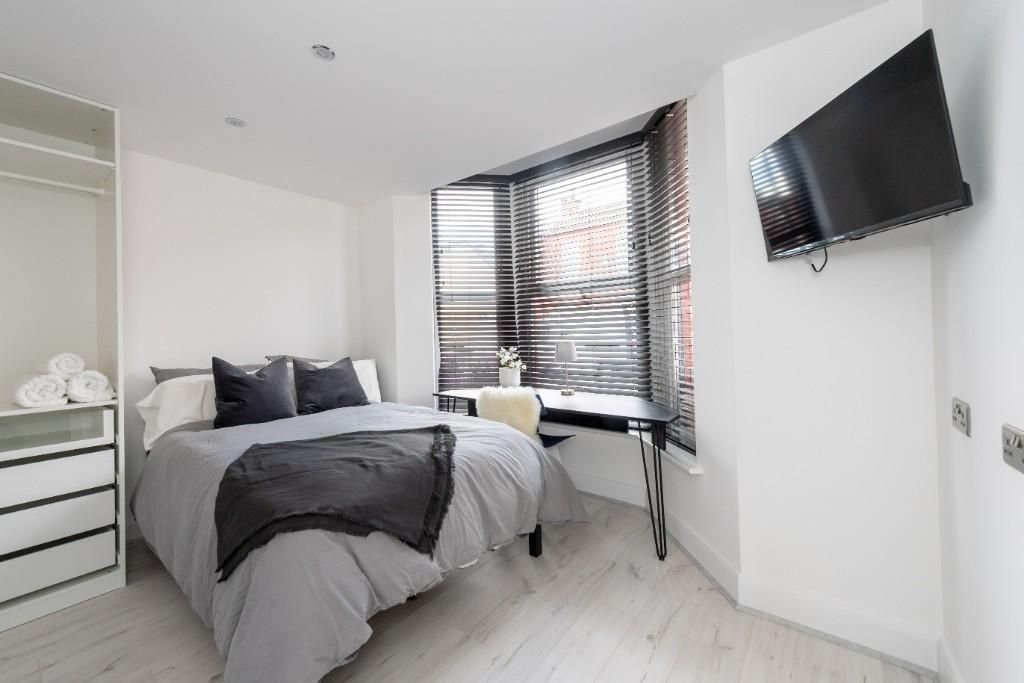 Property photo 2 of 15 A Spacious, Well-Lit Bedroom Featuring A Large Dou...