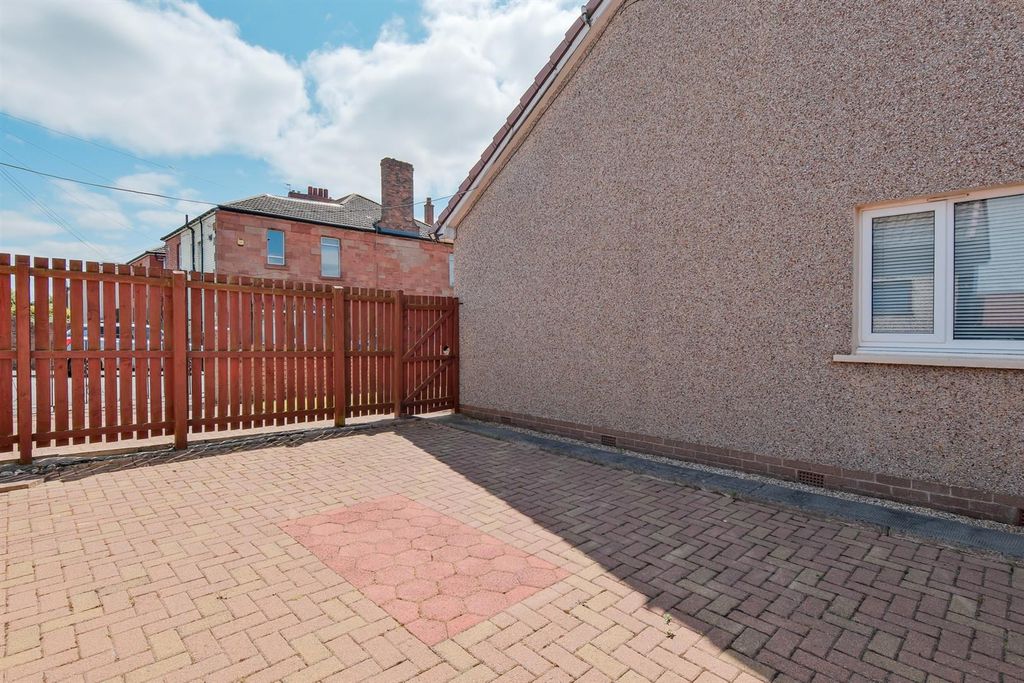 Property photo 2 of 49 055-22 York Street, Wishaw.Jpg