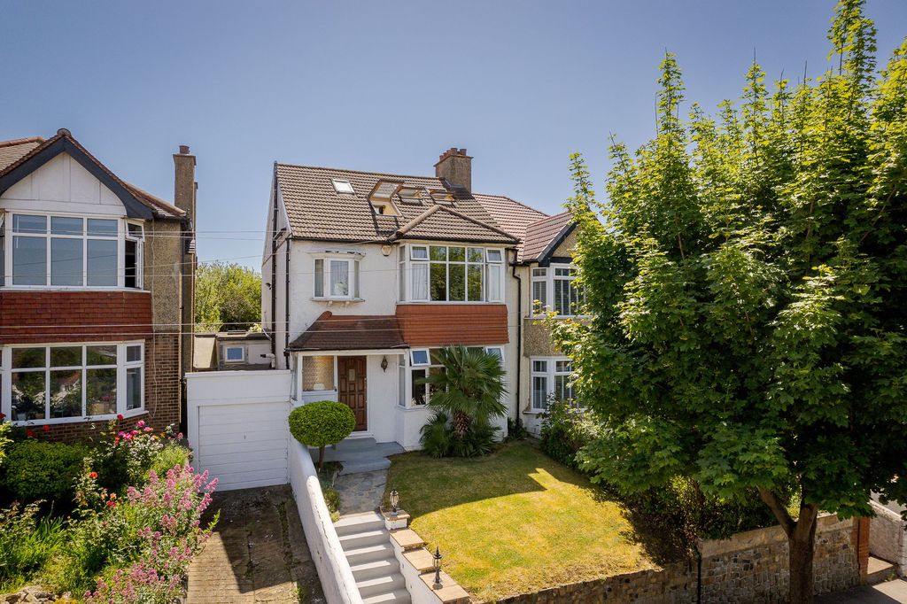 Property photo 1 of 24