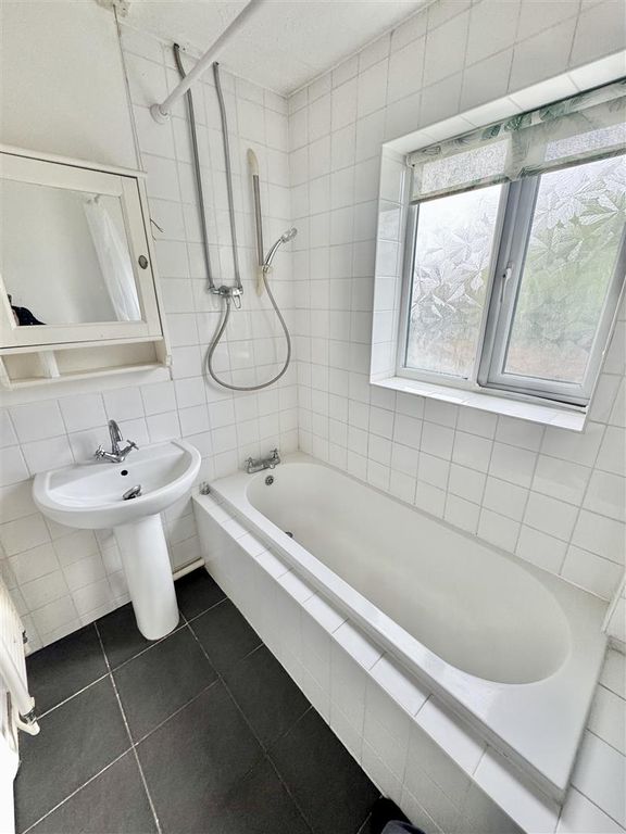 Property photo 3 of 7 Bathroom