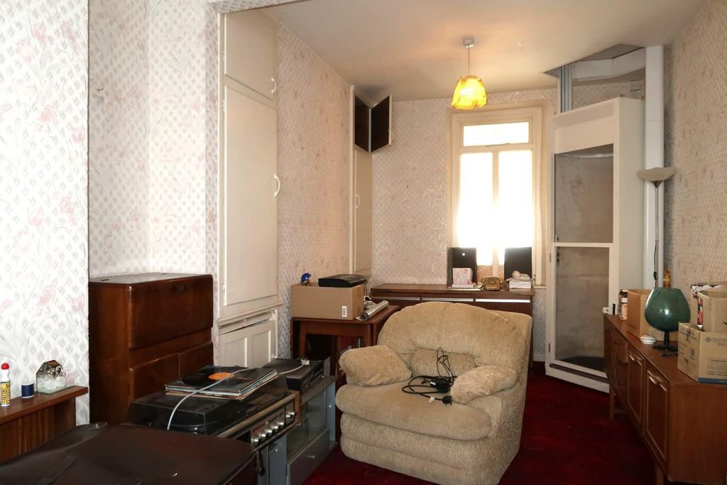 Property photo 2 of 16 Lounge