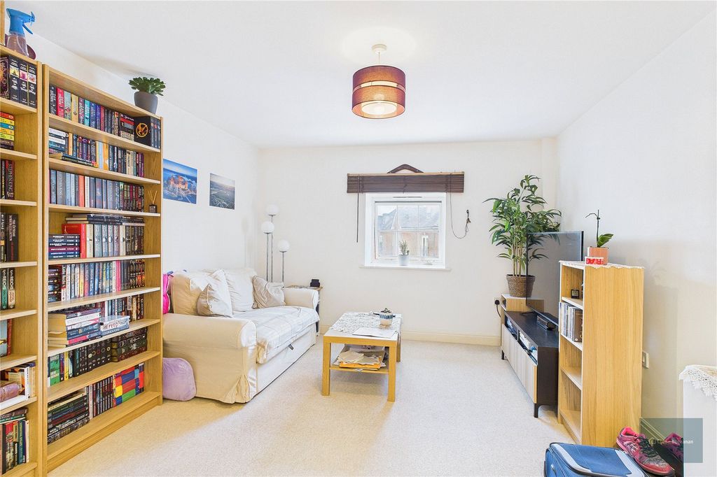 Property photo 3 of 6 Picture No. 12