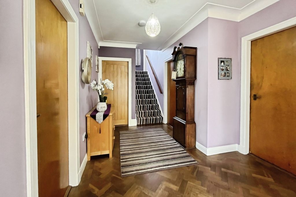 Property photo 3 of 15 Entrance Hallway