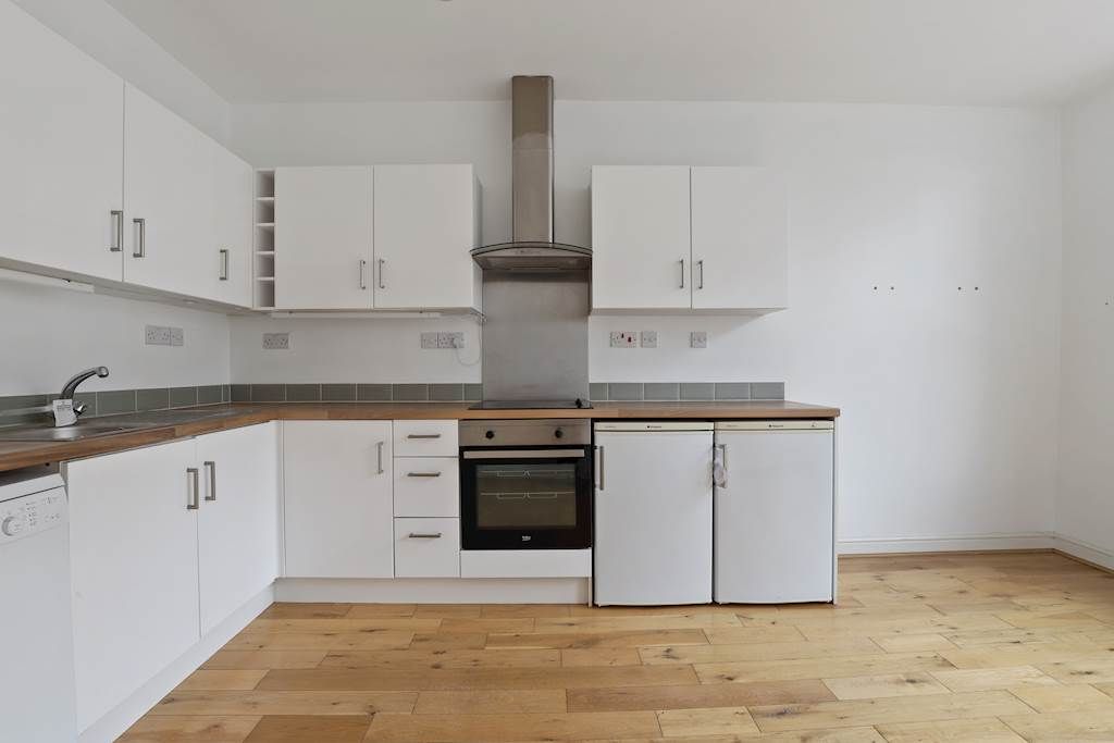 Property photo 3 of 8 02-B2d8Jhhgll - Flat 2, 77 Westow Hill - 6 (1)-Sma