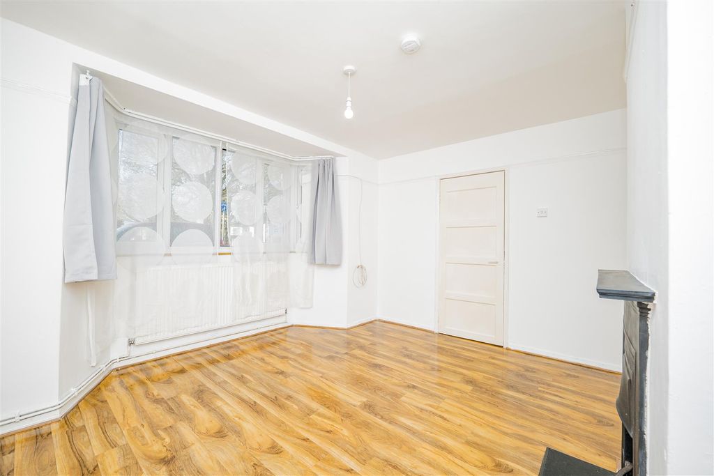 Property photo 3 of 23 P1398969.Jpg