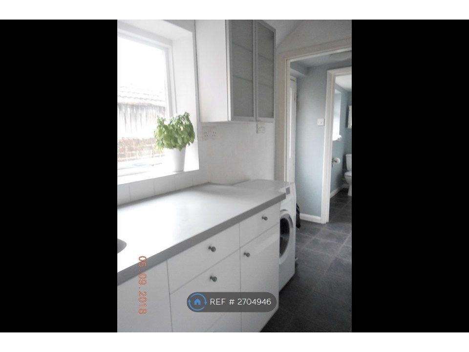 Property photo 3 of 21 Kitchen