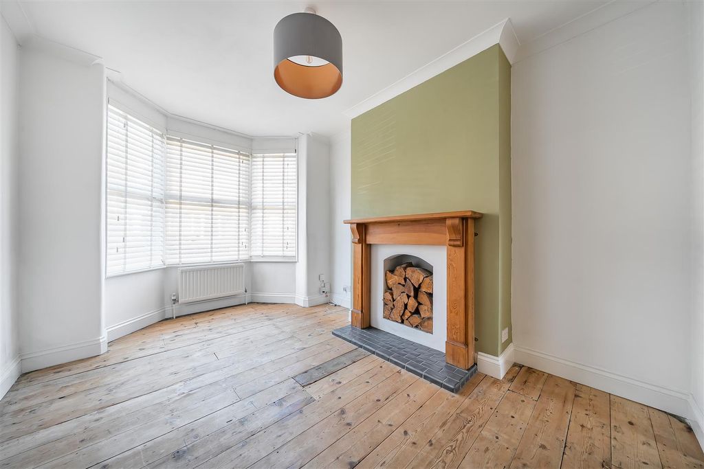 Property photo 2 of 10 Sitting Area H.Jpg