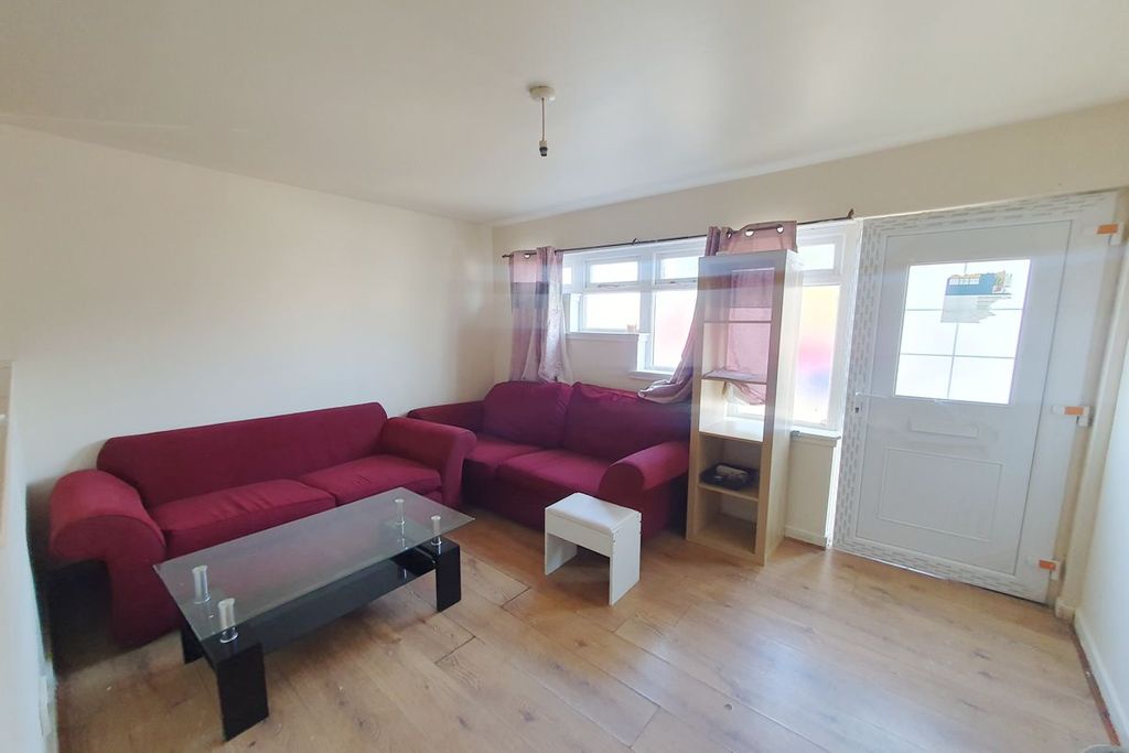 Property photo 2 of 8