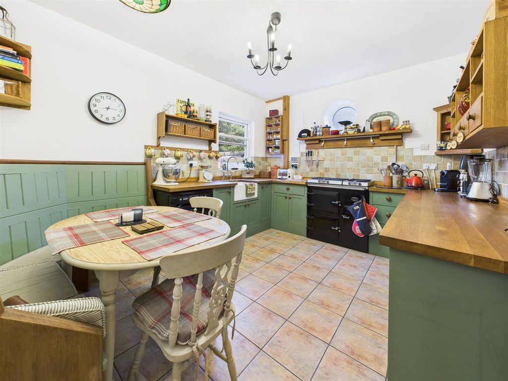 Property photo 2 of 31