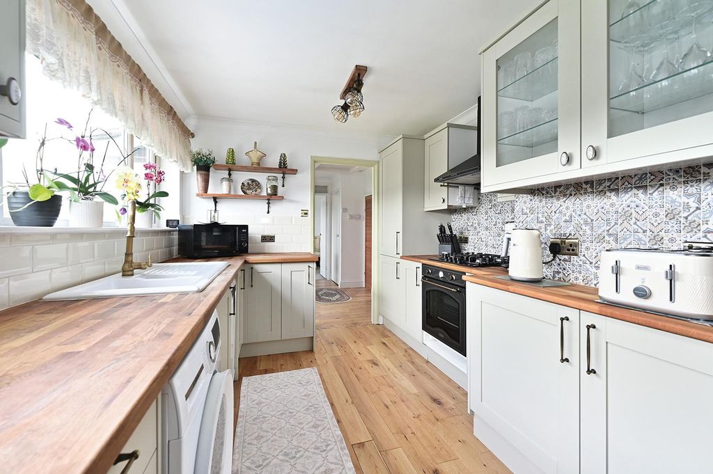 Property photo 2 of 14 Kitchen