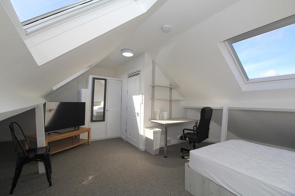 Property photo 2 of 27 Bedroom