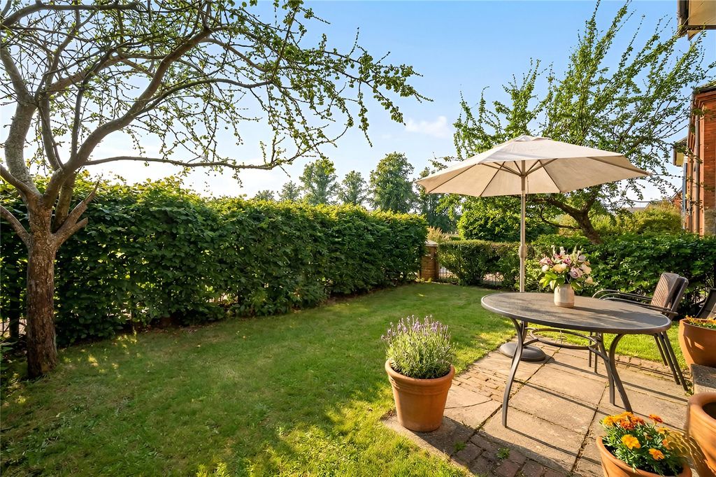 Property photo 2 of 10 Private Garden