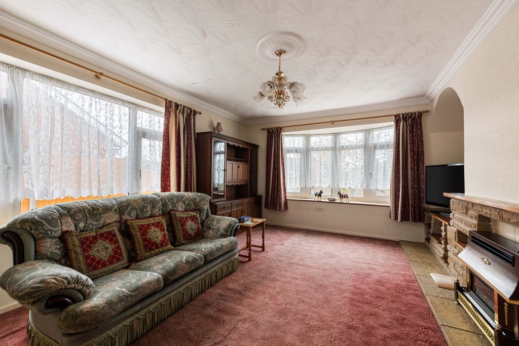 Property photo 2 of 19