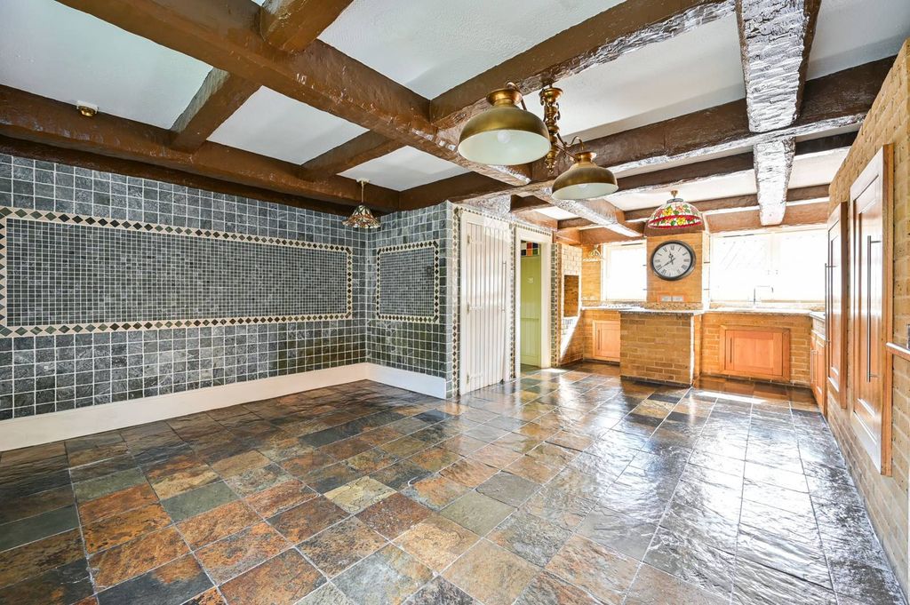 Property photo 3 of 24