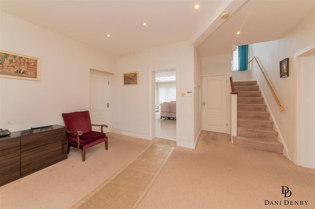 Property photo 3 of 21