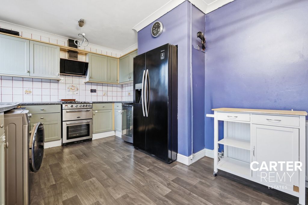 Property photo 3 of 21