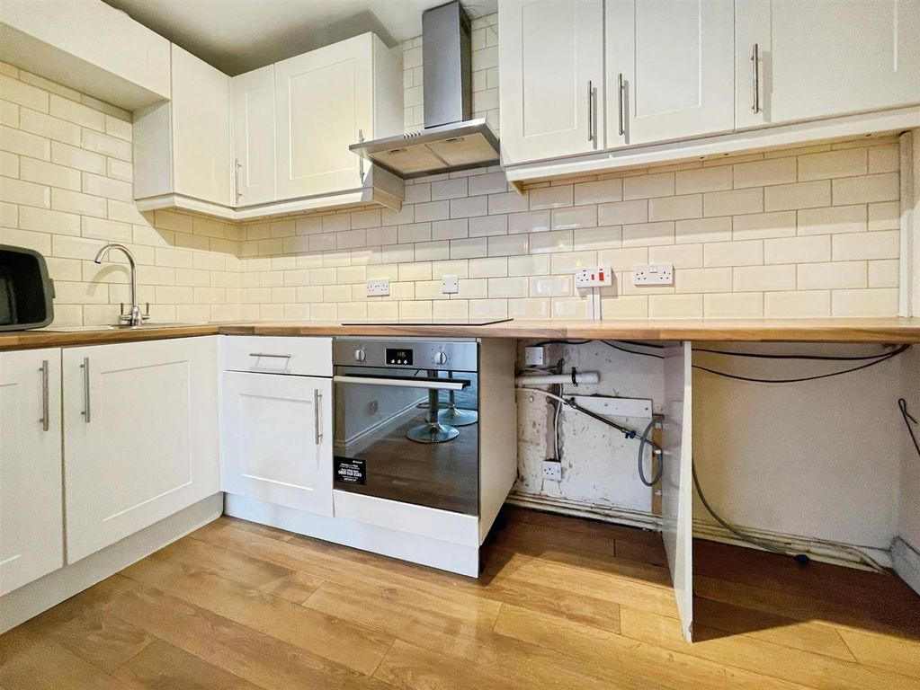 Property photo 3 of 13 Kitchen