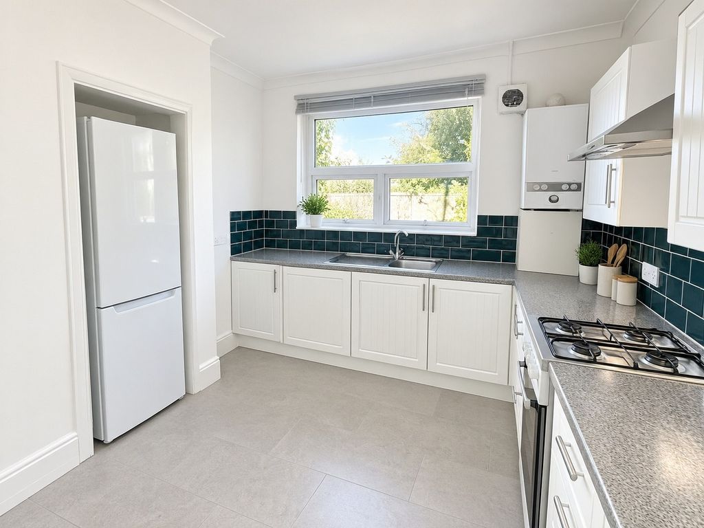 Property photo 2 of 8 Kitchen