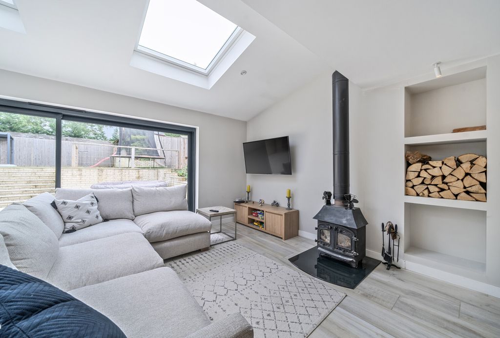 Property photo 3 of 23 1327255-23-687E49...