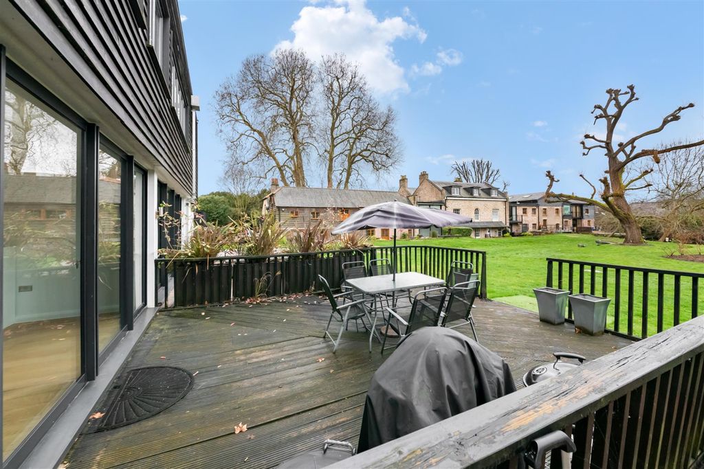 Property photo 3 of 20