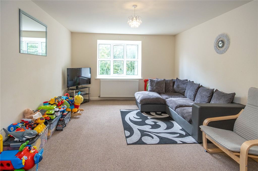 Property photo 2 of 13 Picture No. 24