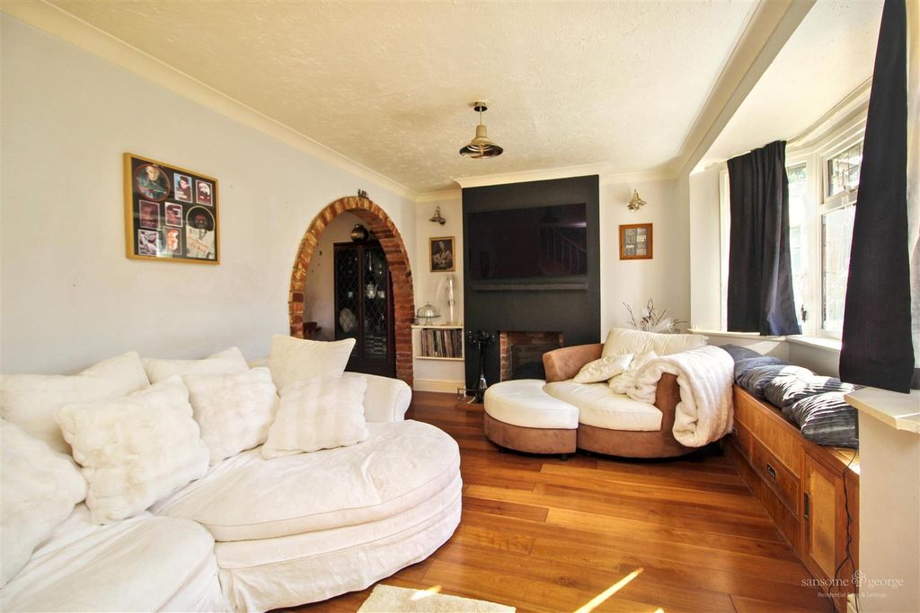 Property photo 3 of 19 Living Room