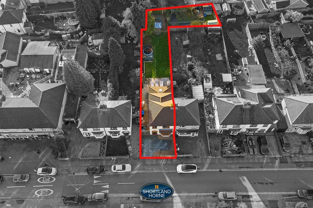 Property photo 2 of 37 67 Elm Tree Ave (3 Of 39).Jpg