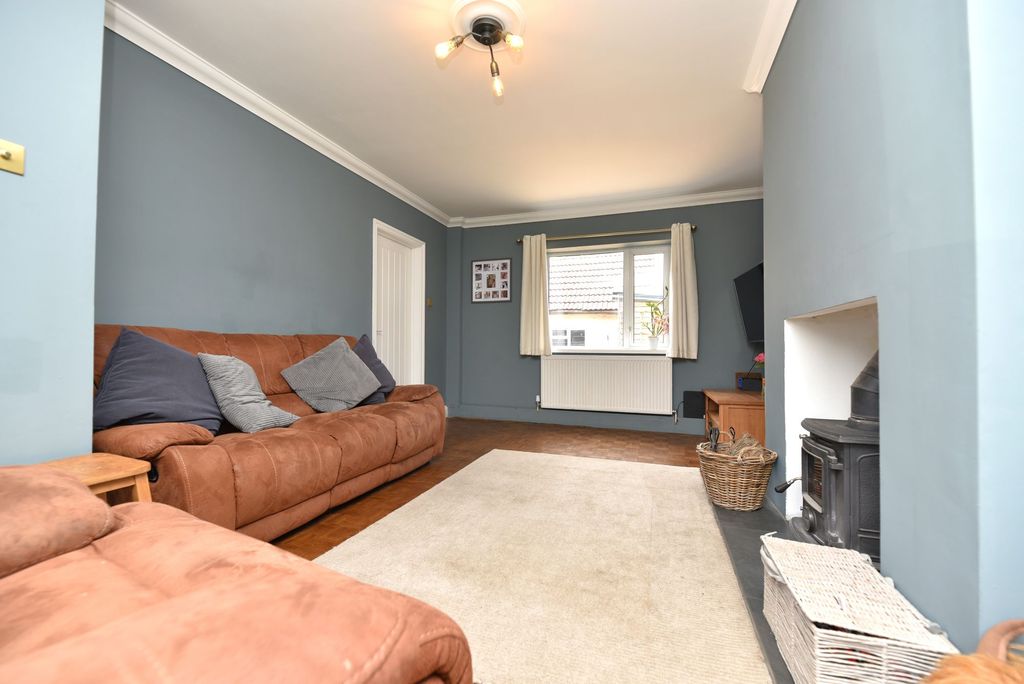 Property photo 3 of 28