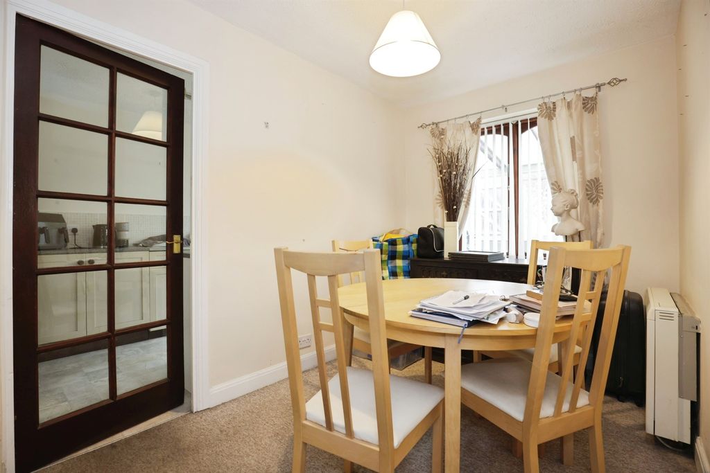 Property photo 3 of 11