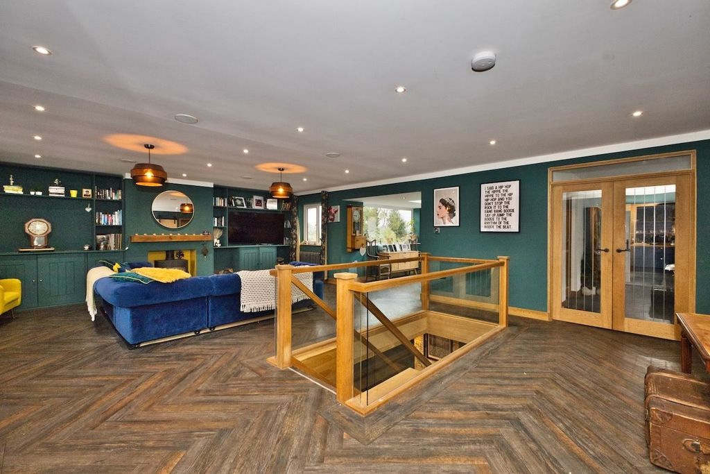 Property photo 2 of 26