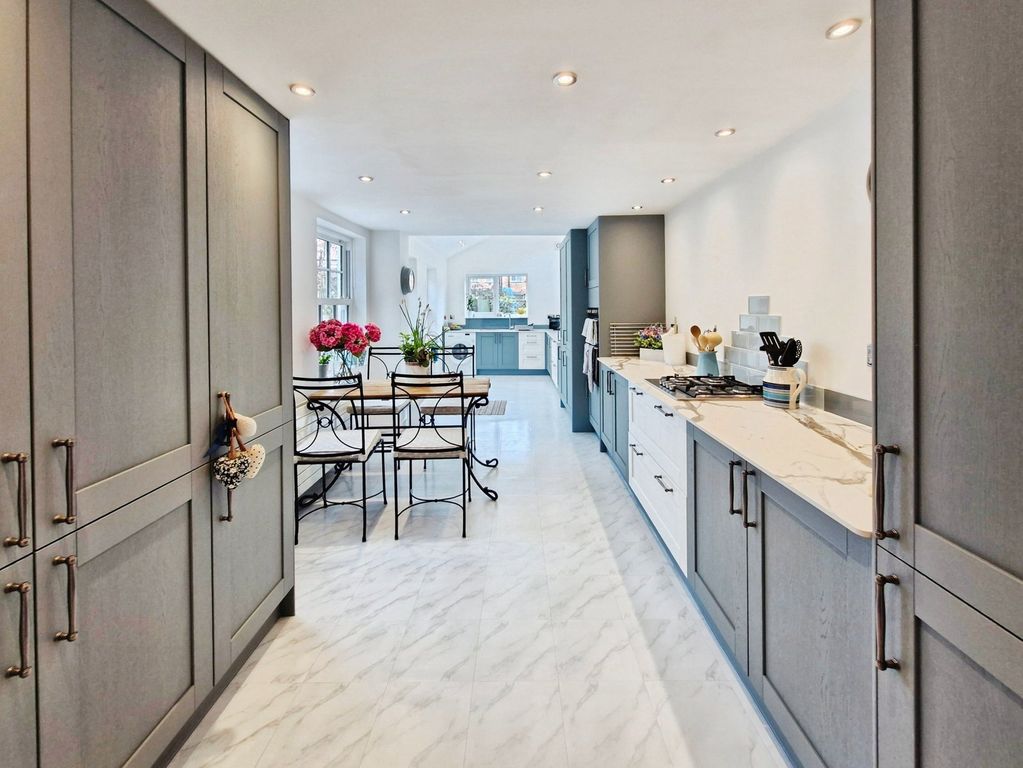 Property photo 3 of 26