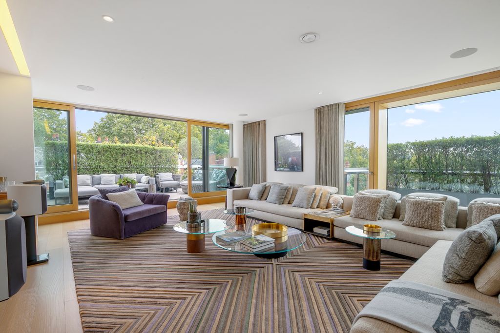 Property photo 1 of 18 Reception