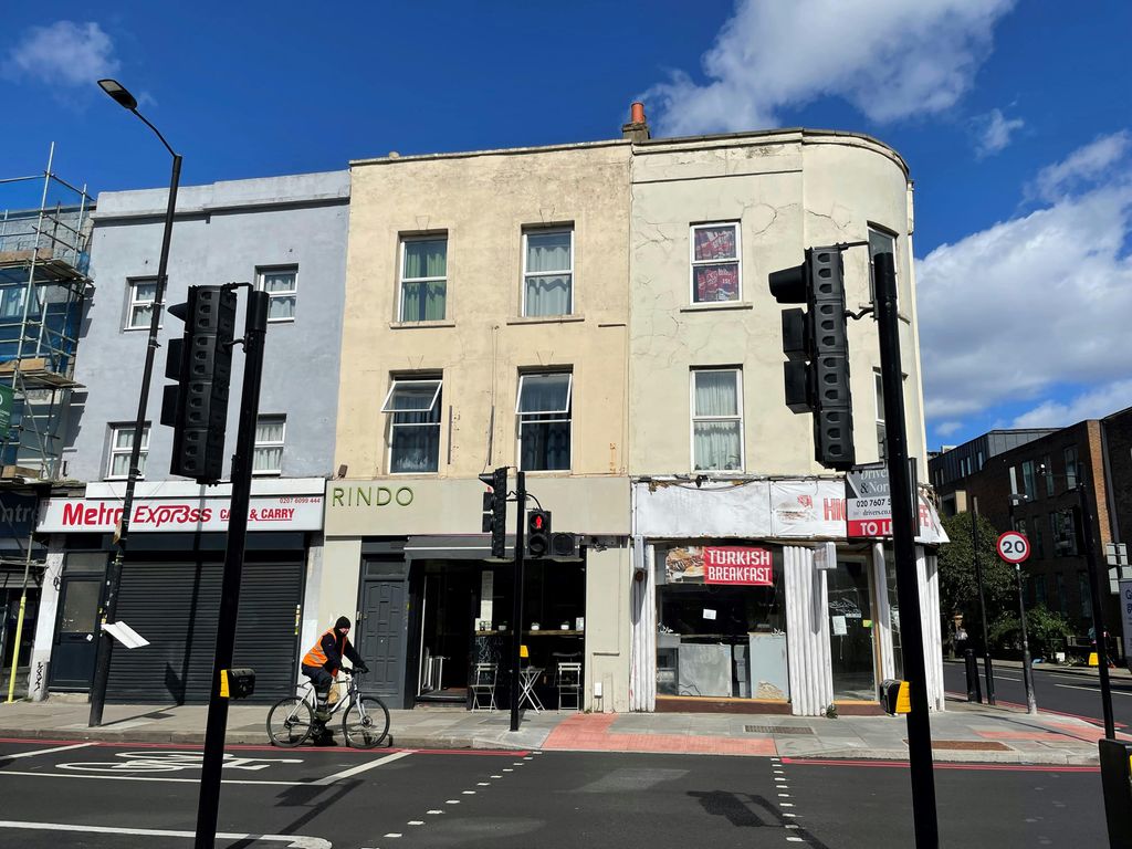 Property photo 1 of 9 136 Holloway Road London N7 8Dd New.Jpg
