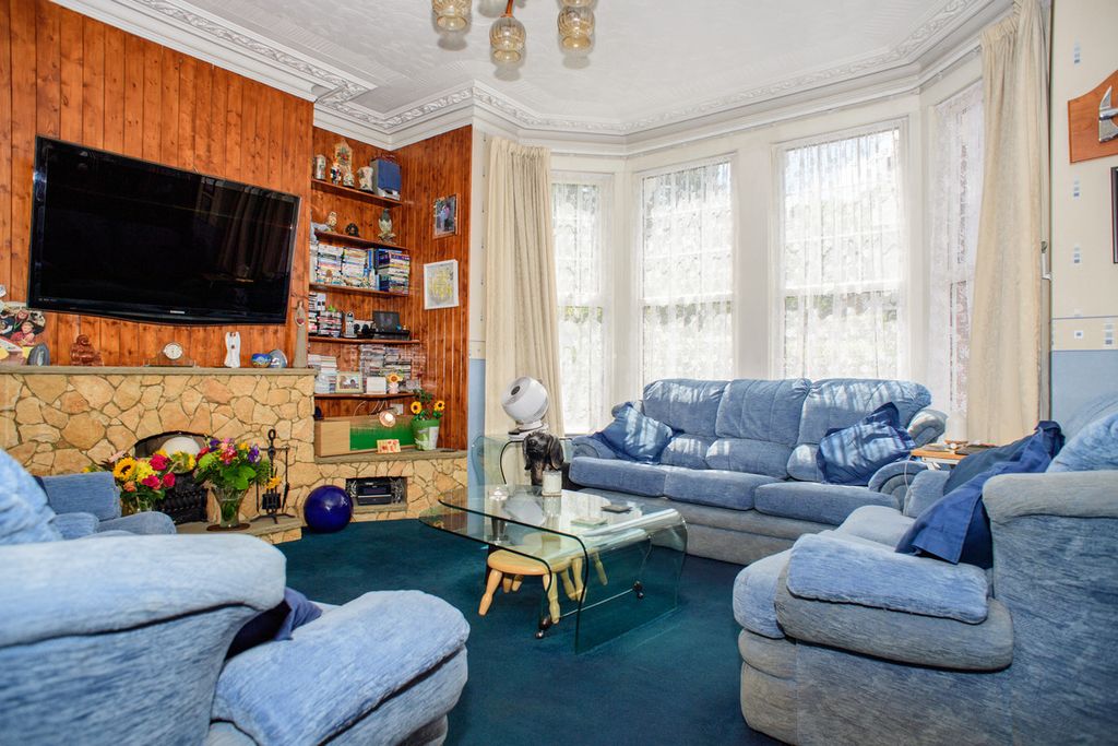 Property photo 3 of 18