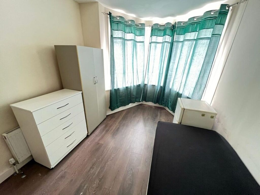 Property photo 1 of 8 Bedroom