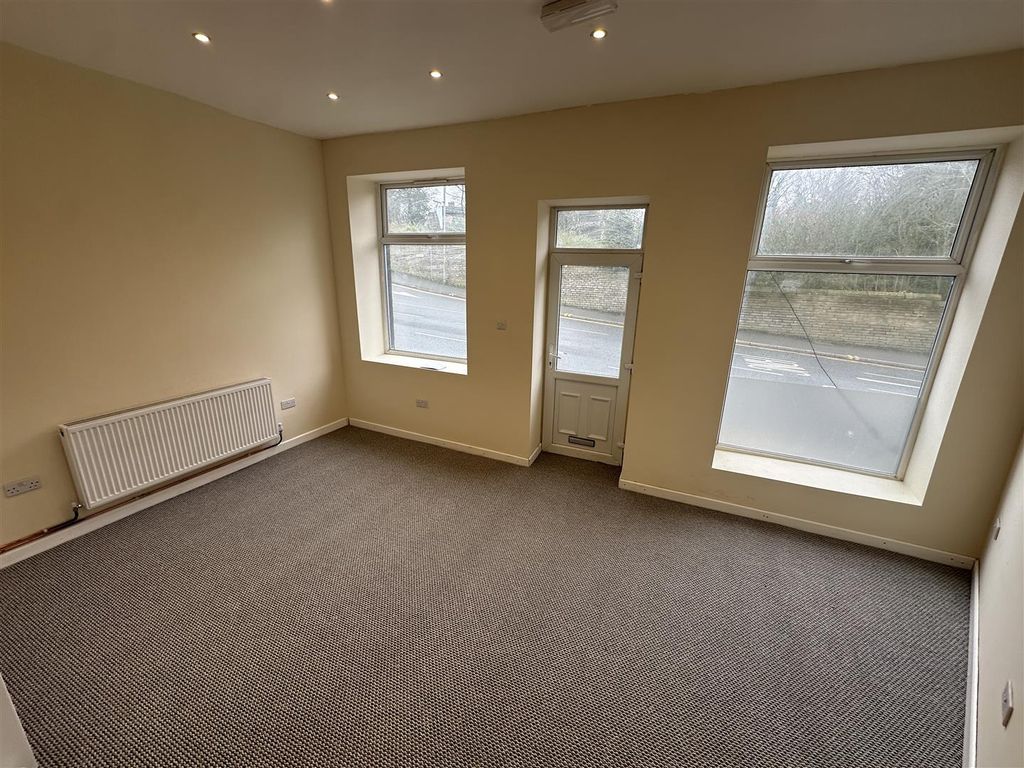 Property photo 1 of 8 Bedroom