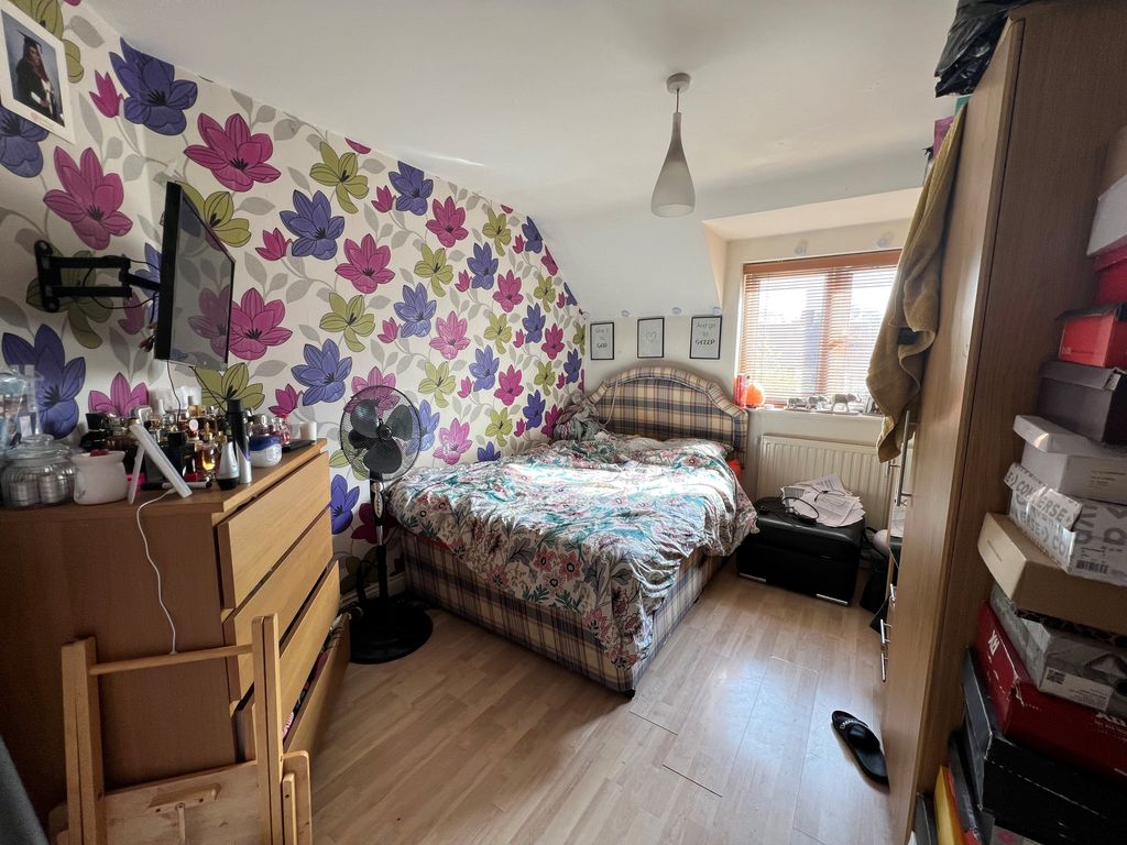 Property photo 3 of 7 Flat 11, Grove Court, 258 Hornchurch Road, Essex, Rm11 1Qa
