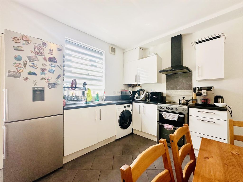 Property photo 2 of 12 Kitchen