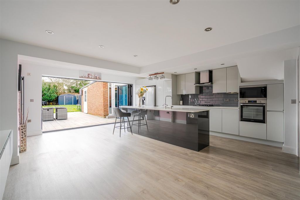 Property photo 2 of 9