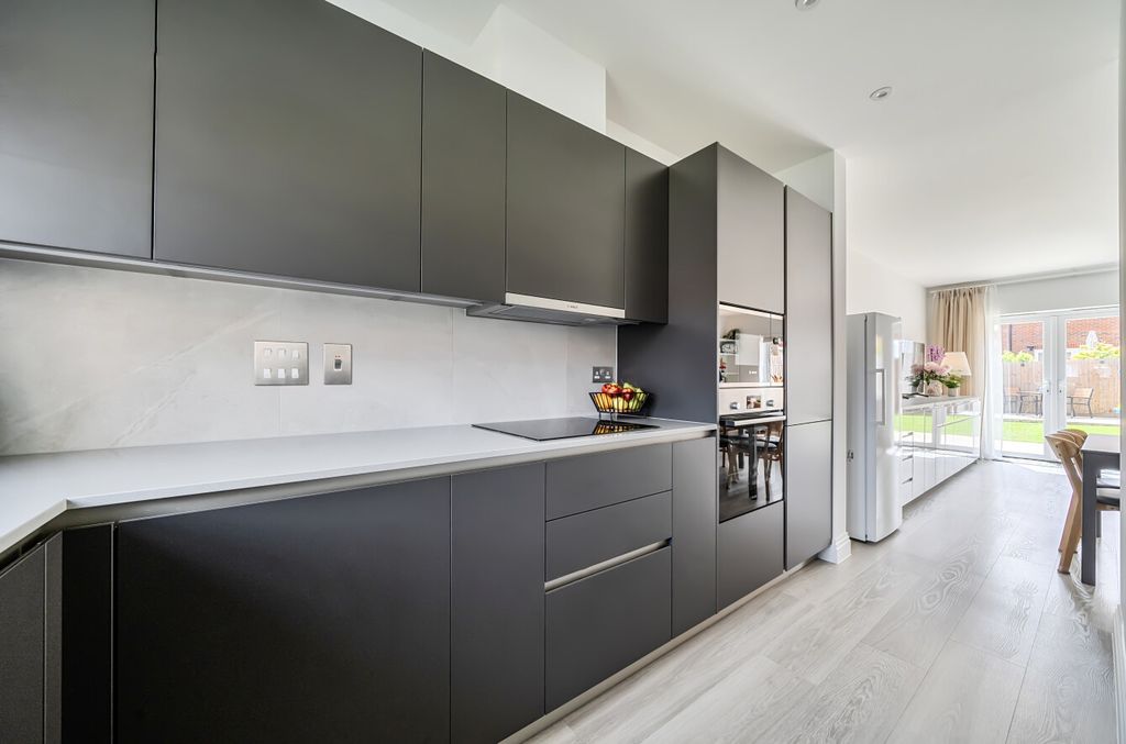 Property photo 3 of 27 1479728-9-6A33E2d...