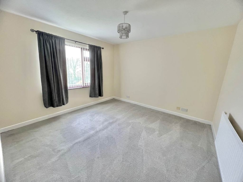 Property photo 3 of 12 Bedroom