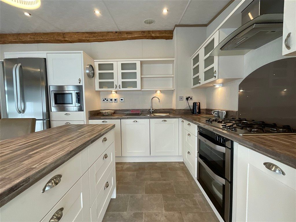 Property photo 1 of 7 Kitchen