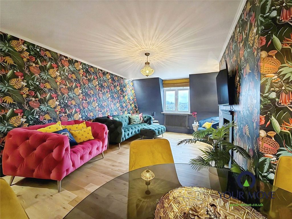 Property photo 2 of 14 Lounge